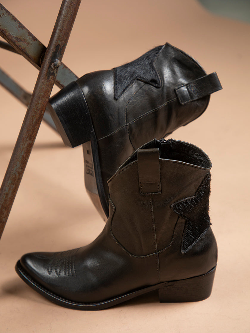 Stiefelette von HISTORY 541