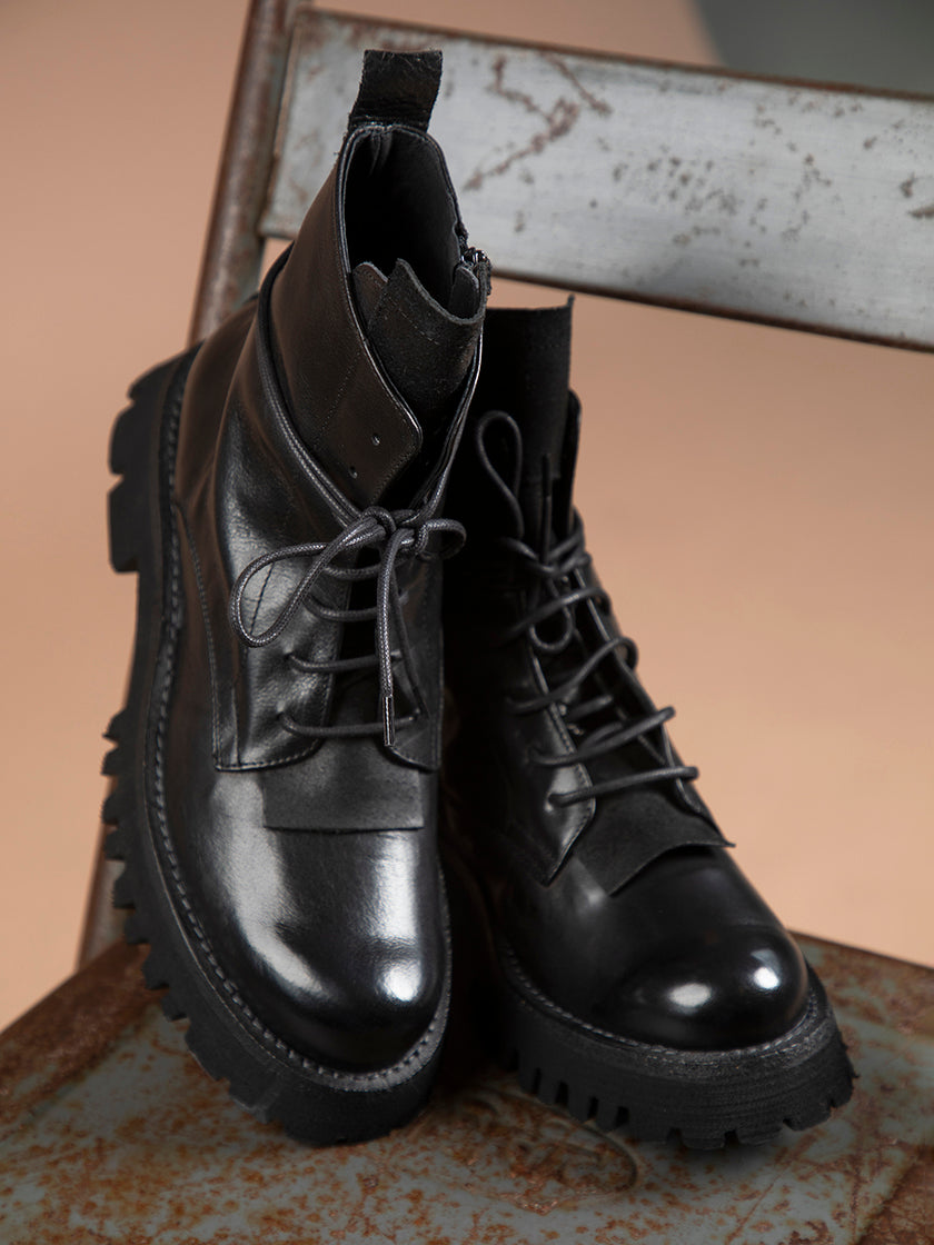 Schnürboot von HISTORY 541