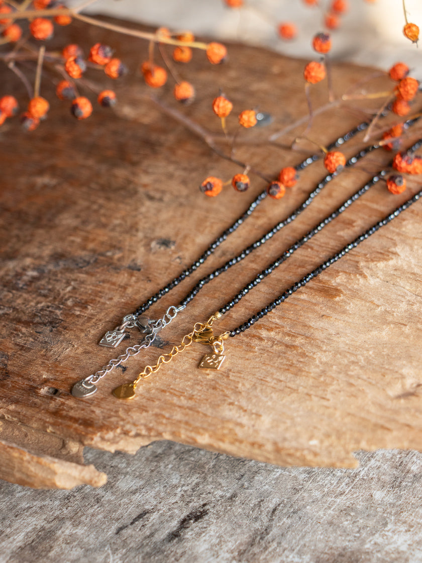 Halskette «Finello Schwarz silber» von CORAZON