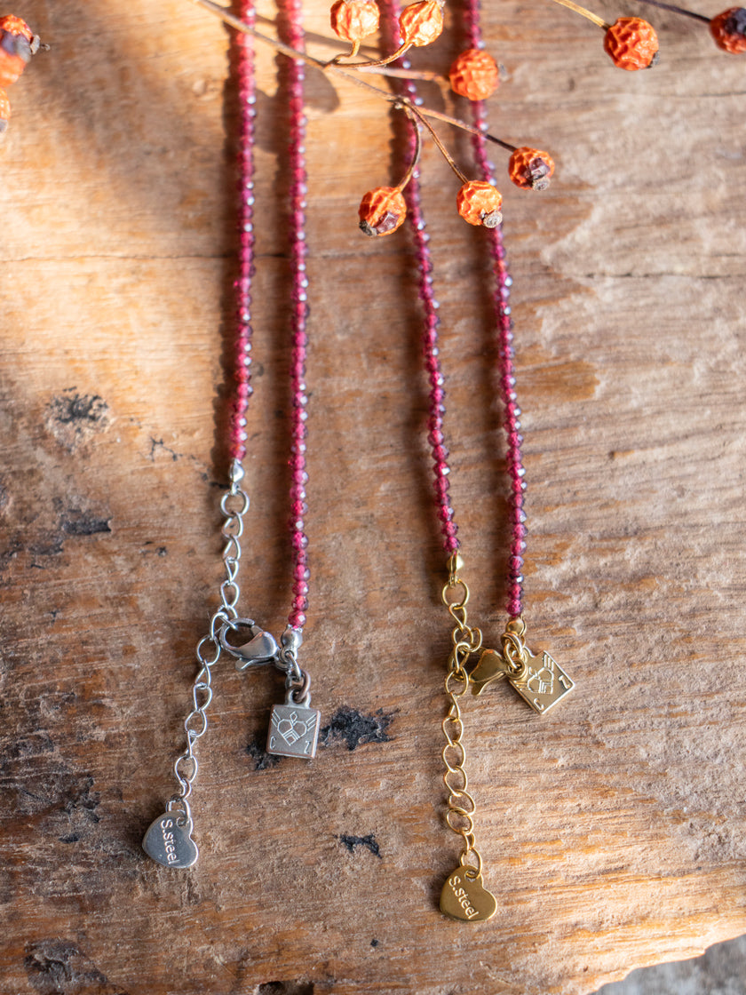 Halskette «Finello Granat silber» von CORAZON