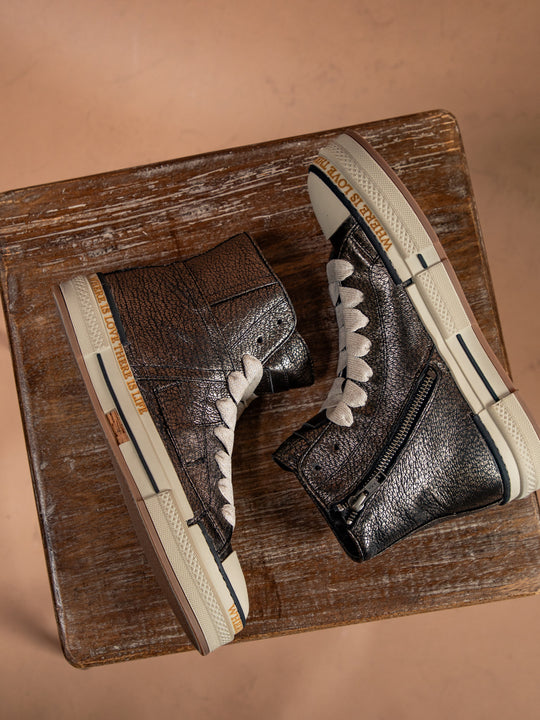 Sneaker High von REBECCA WHITE