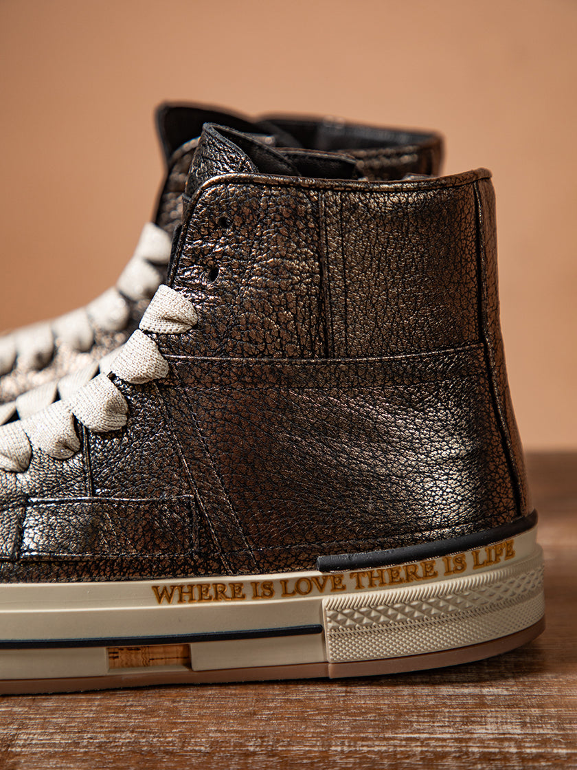 Sneaker High von REBECCA WHITE