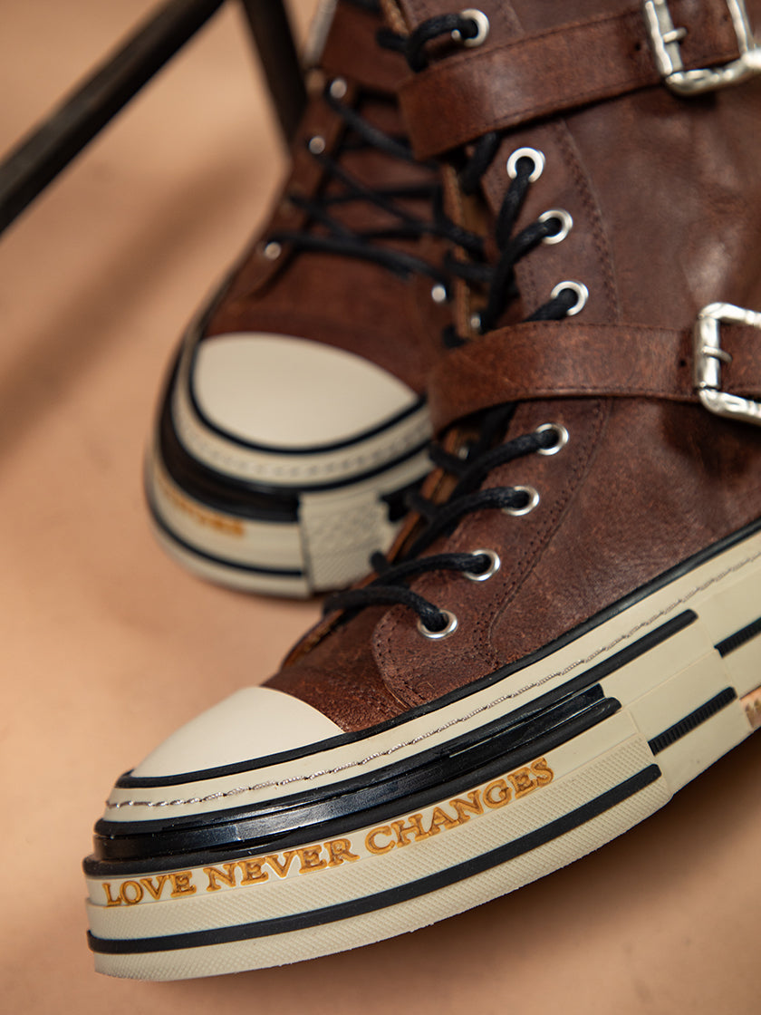 Sneaker High von REBECCA WHITE