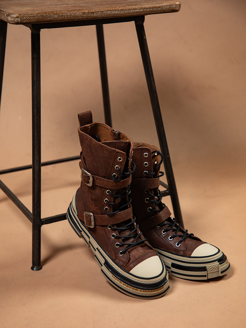 Sneaker High von REBECCA WHITE