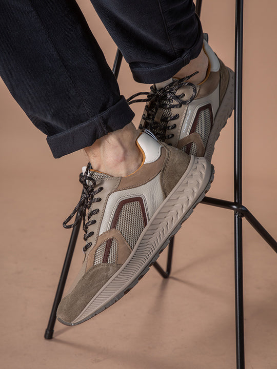 Sneaker von AMBITIOUS