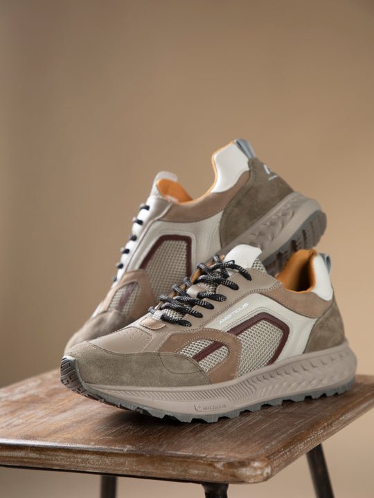 Sneaker von AMBITIOUS