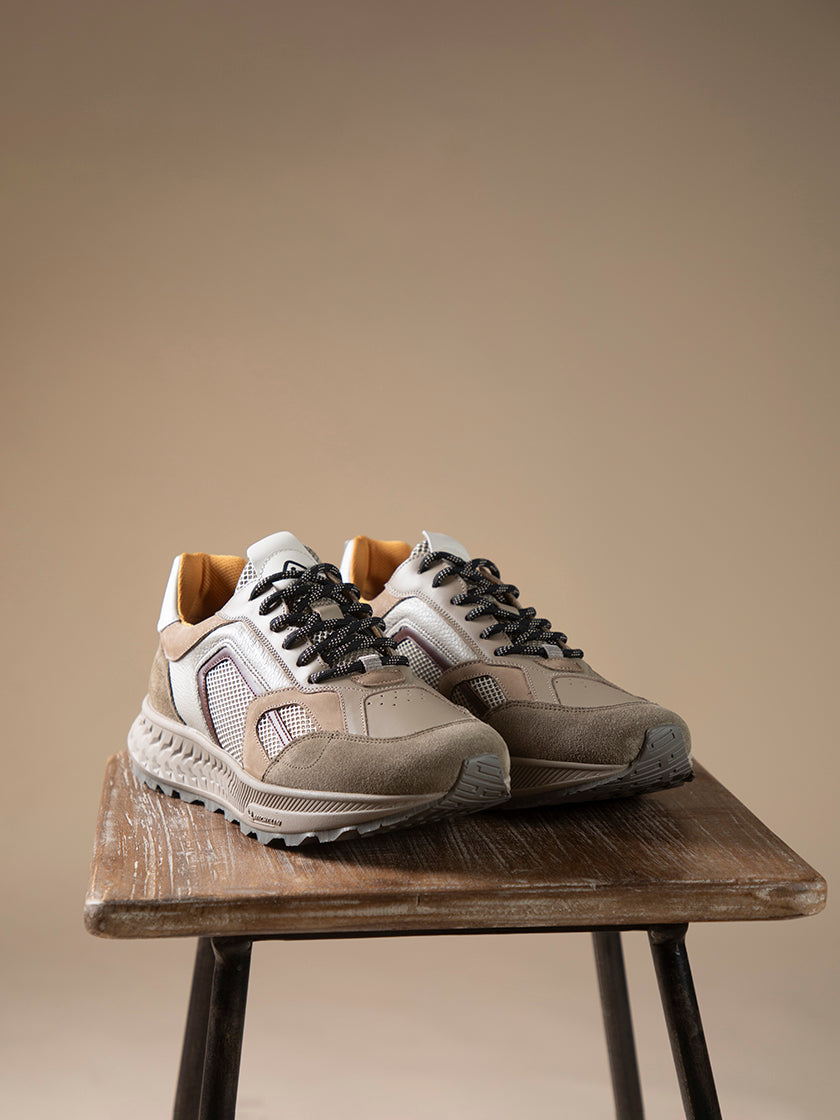 Sneaker von AMBITIOUS