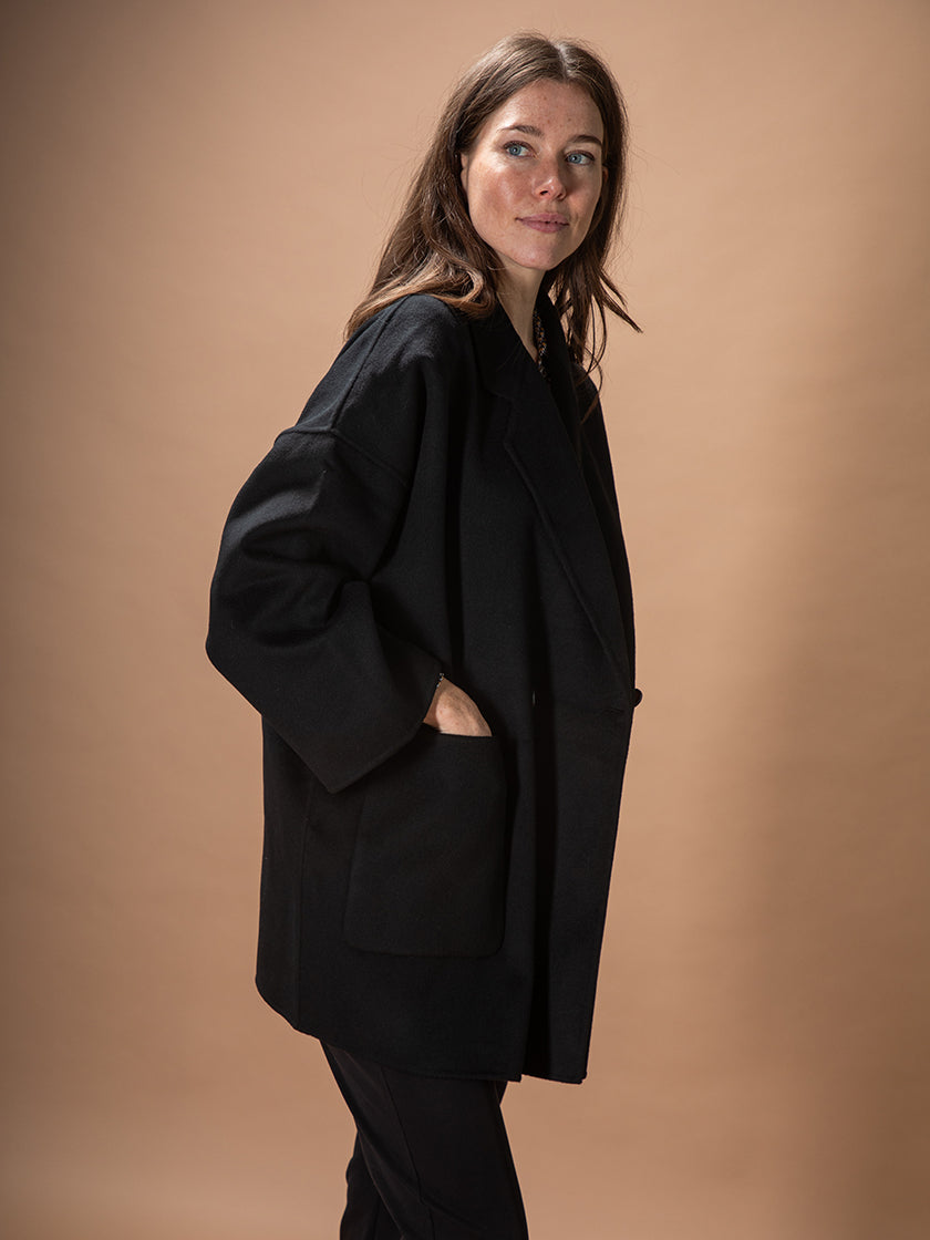 Mantel «Cape» von KNIT-TED