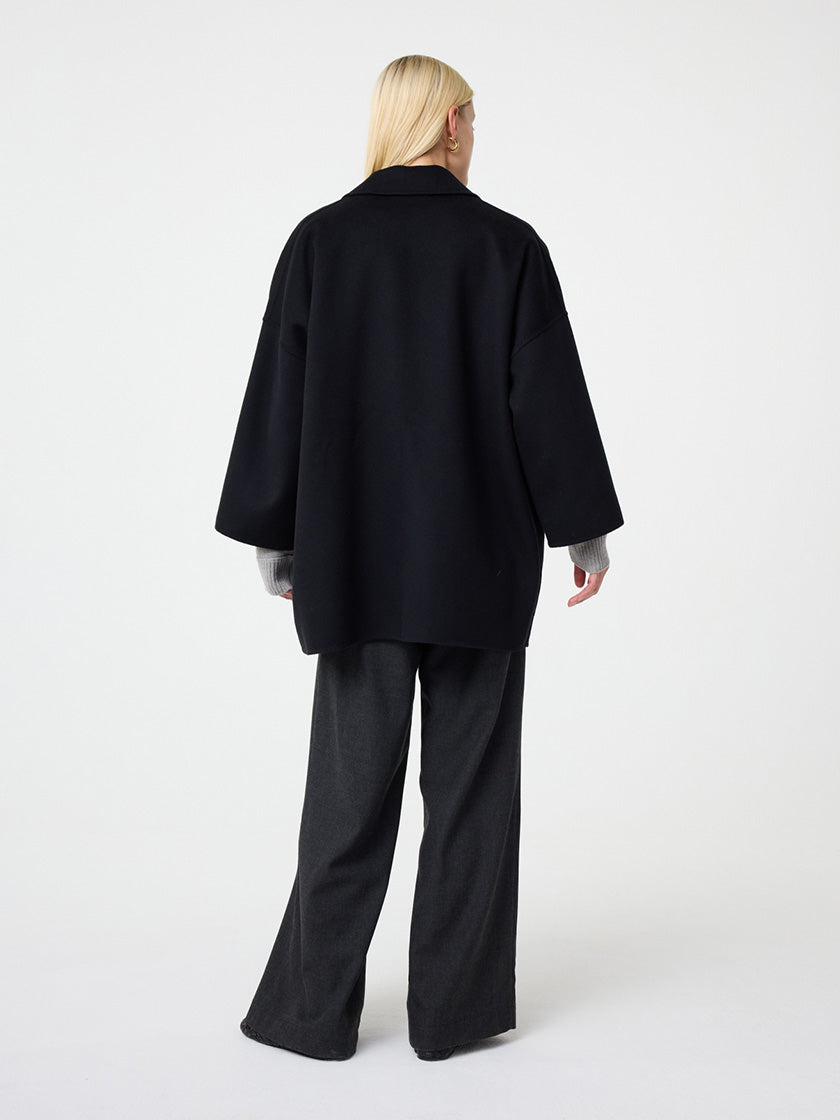 Mantel «Cape» von KNIT-TED