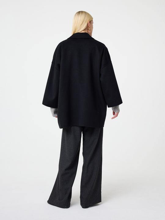 Mantel «Cape» von KNIT-TED