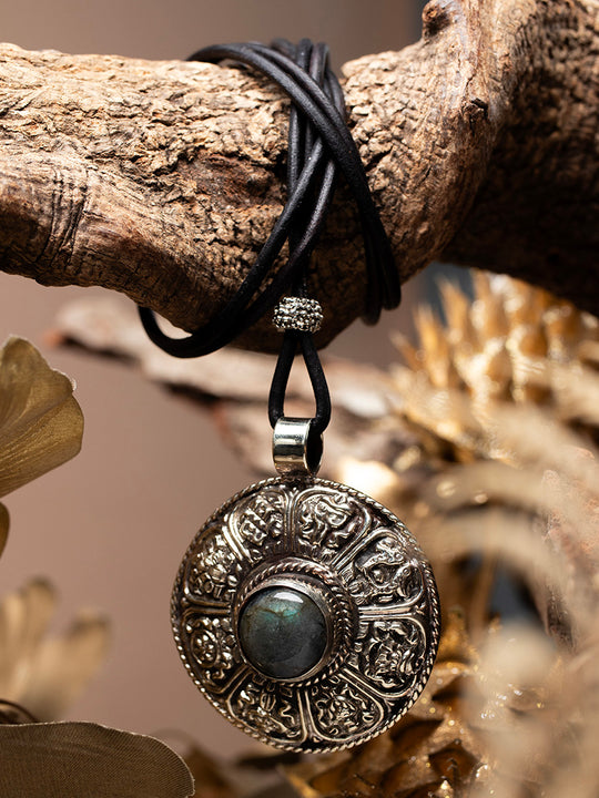 Halskette «Amulette Wise» von CORAZON