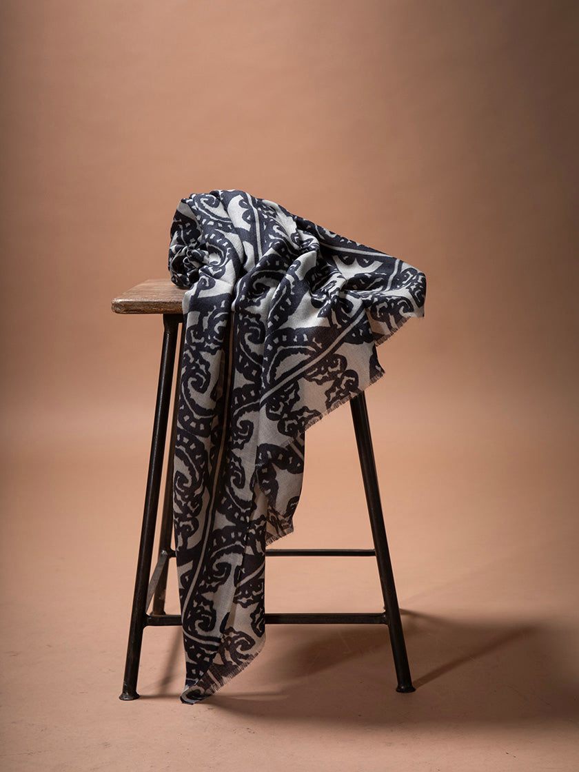 Wollschal «Ornament» von AHMADDY