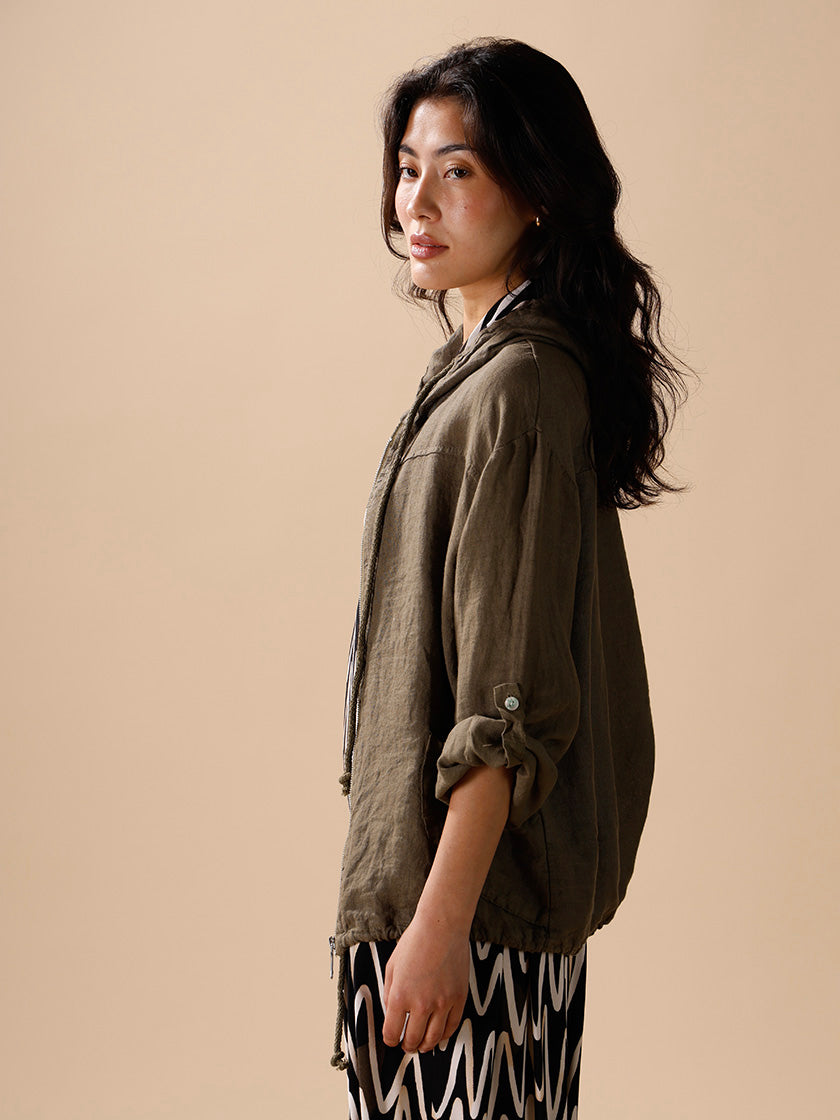 Veste en lin à capuche de la marque INTUITION PARIS