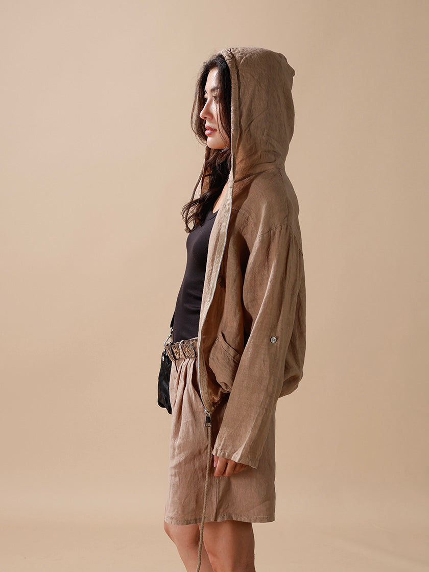 Veste en lin à capuche de la marque INTUITION PARIS