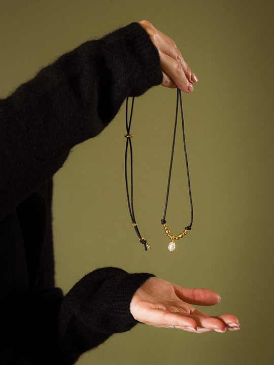 Halskette «Leather and Pearl gold» von CORAZON