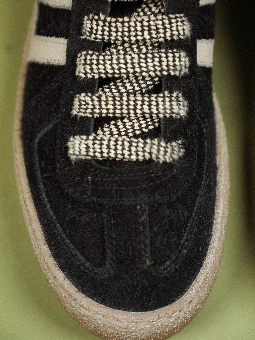 Sneaker von MOMA